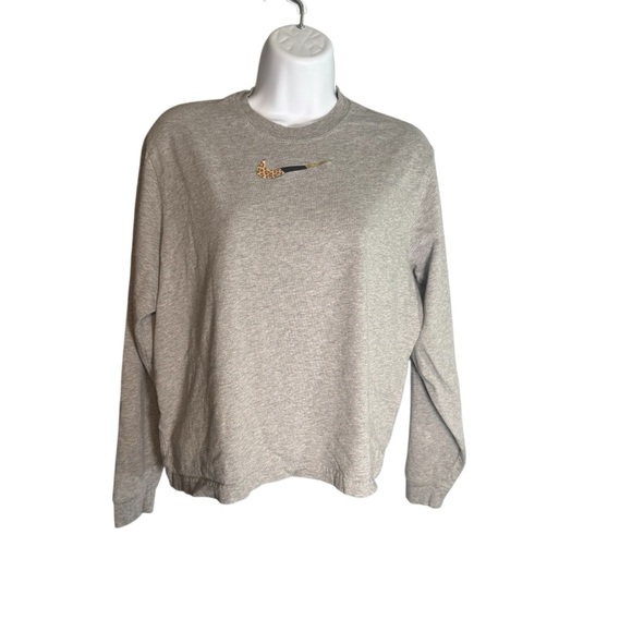 Nike Women’s Loose Fit Crewneck Sweatshirt Gray Leopard Print Swoosh Size M - Picture 1 of 9